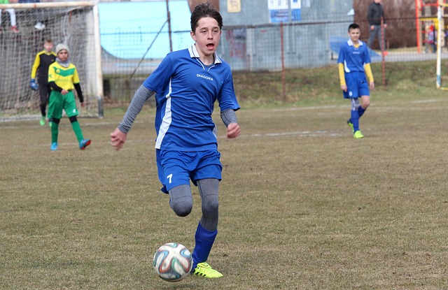 日本队2026年世界杯球衣：深蓝色底色+浅蓝色波浪状图案