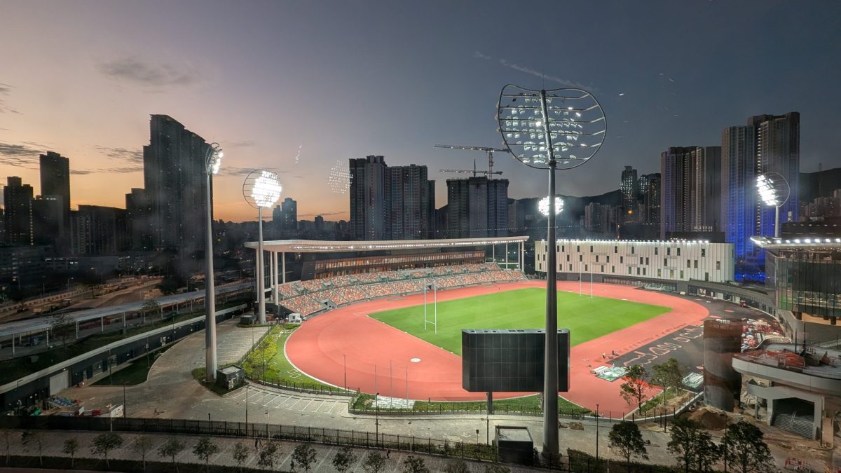 雷迪克：里夫斯在对热火首节伤到腹股沟，明天再次评估他伤情