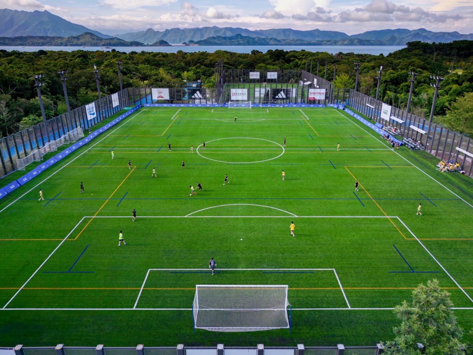 邮报：曼联计划明年夏天在北欧与雷克瑟姆进行季前友谊赛